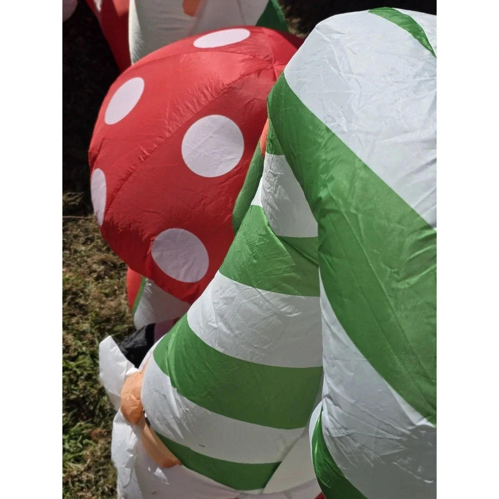 GEMMY AIRBLOWN INFLATABLE GNOME SCENE W/ MUSHROOM HOUSE 2 GNOMES. 9 FT. WIDE NIB